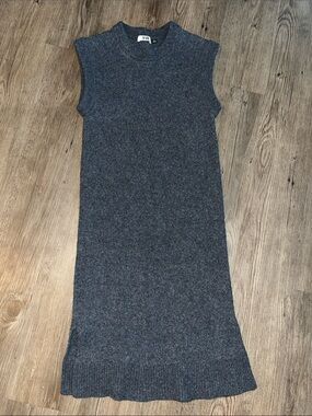 UNIQLO Sleeveless Knit Midi Dress